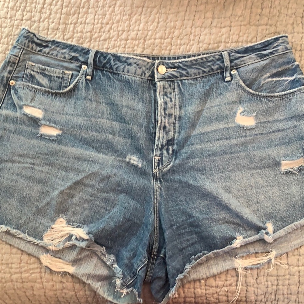 Good American Button Up Cut Off Jean Shorts Size 18